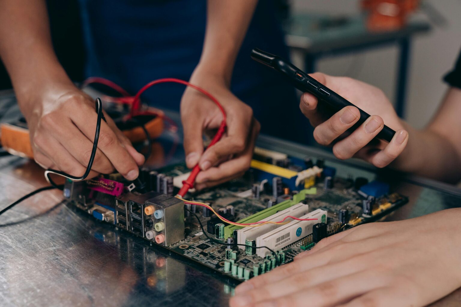 Why a Dedicated Commercial Electrical Contractor Makes a Difference